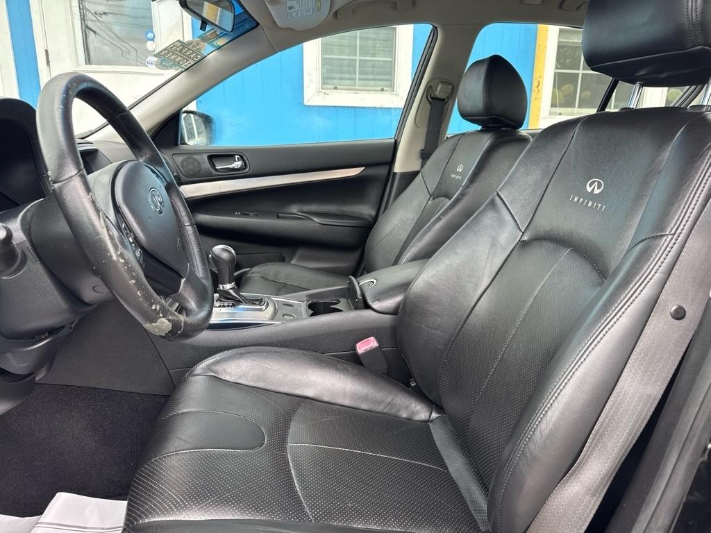 Infiniti G25 Sedan 4dr Base RWD 2011
