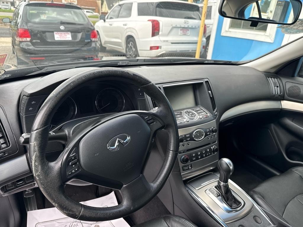 Infiniti G25 Sedan 4dr Base RWD 2011