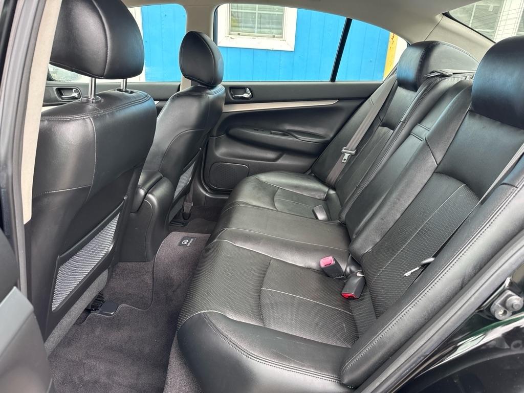 Infiniti G25 Sedan 4dr Base RWD 2011