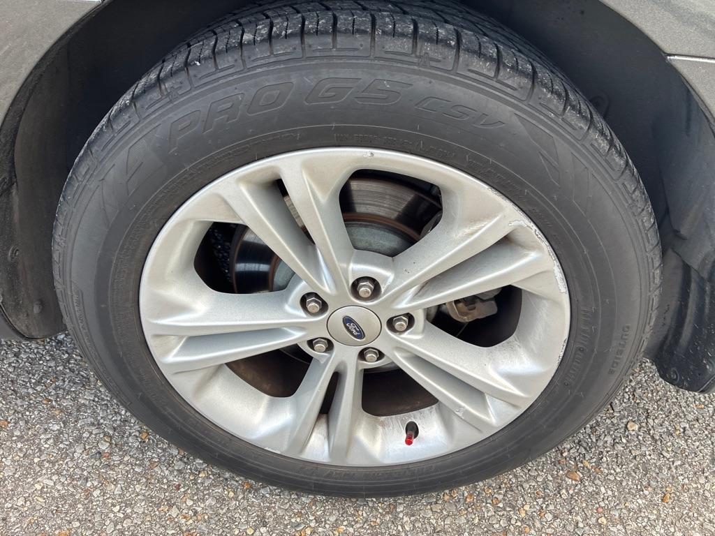 Ford Taurus 4dr Sdn SEL FWD 2015