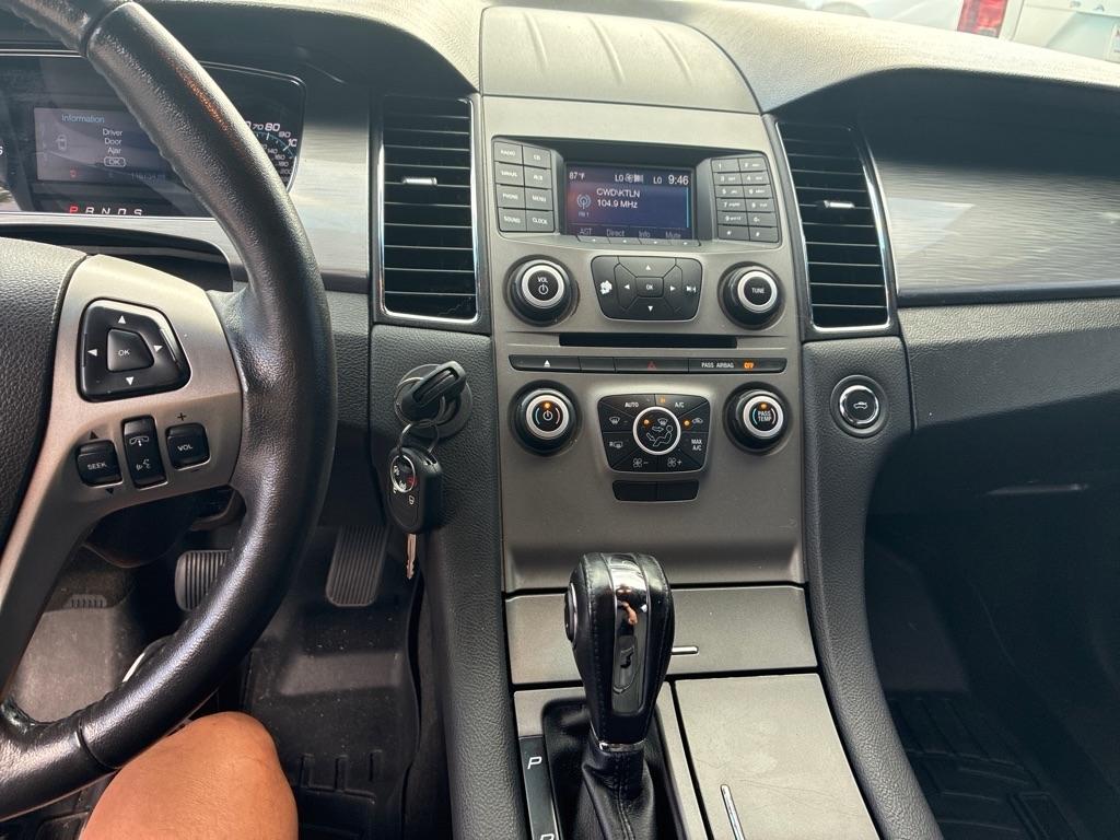 Ford Taurus 4dr Sdn SEL FWD 2015