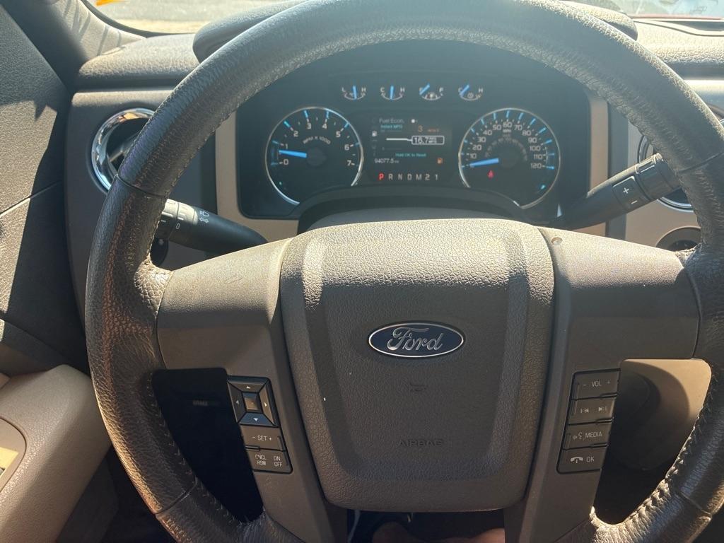 Ford F-150 2WD SuperCab 145" Lariat 2012