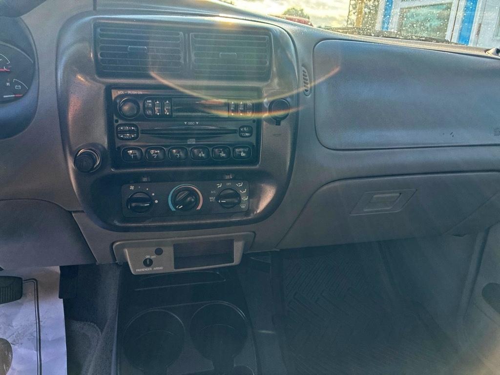 Mazda B-Series 2WD Truck Cab Plus 125" WB 3.0L Man SE 2001