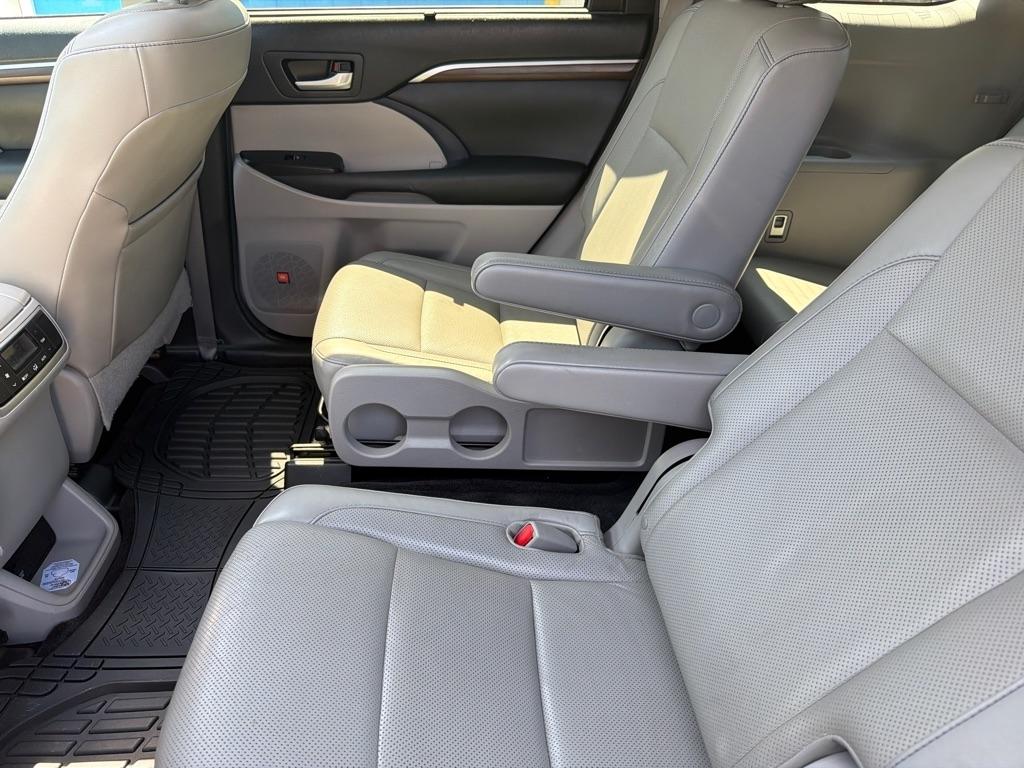 Toyota Highlander FWD 4dr V6 Limited (Natl) 2016