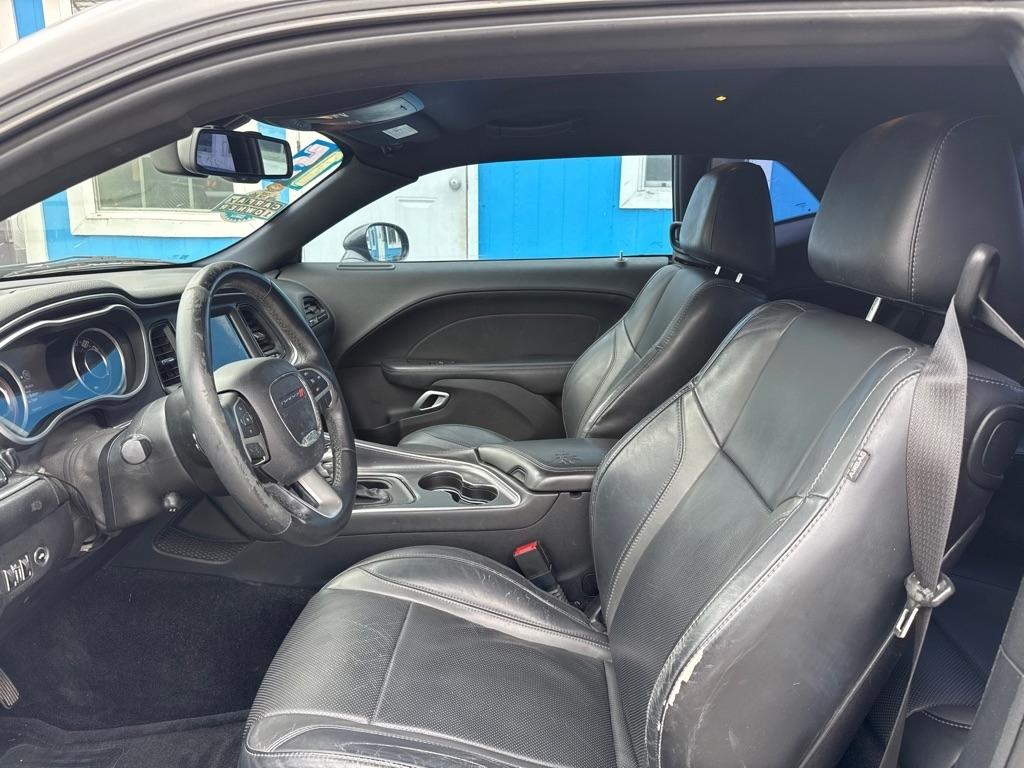 Dodge Challenger 2dr Cpe SXT Plus 2015