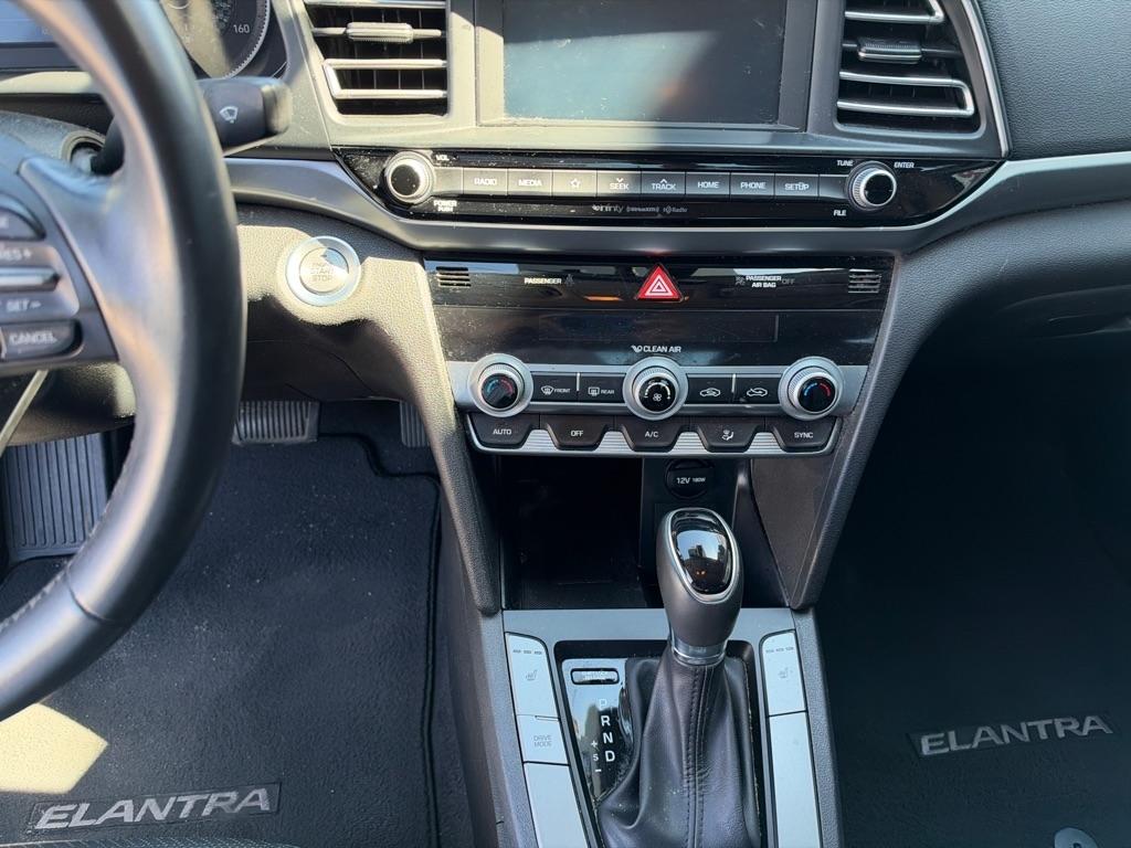 Hyundai Elantra Limited IVT 2020