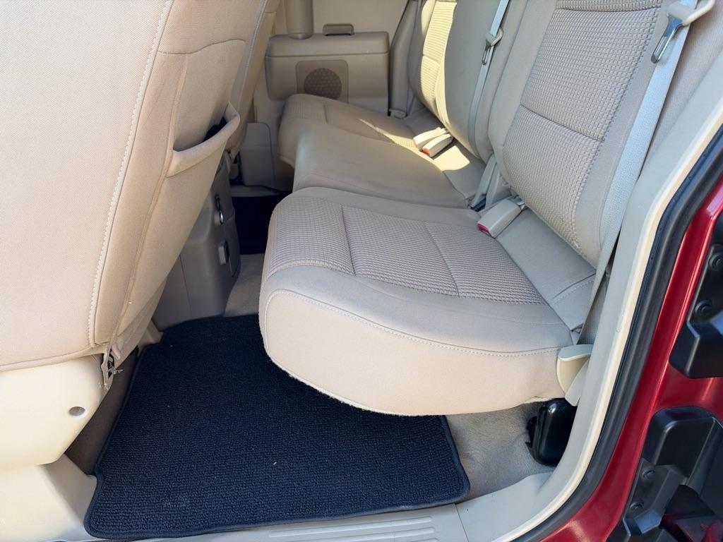 Nissan Titan 2WD King Cab SWB SV 2015