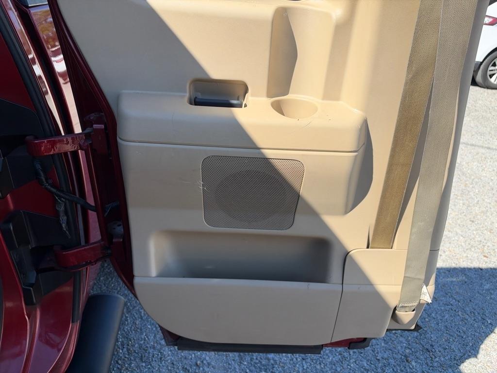 Nissan Titan 2WD King Cab SWB SV 2015