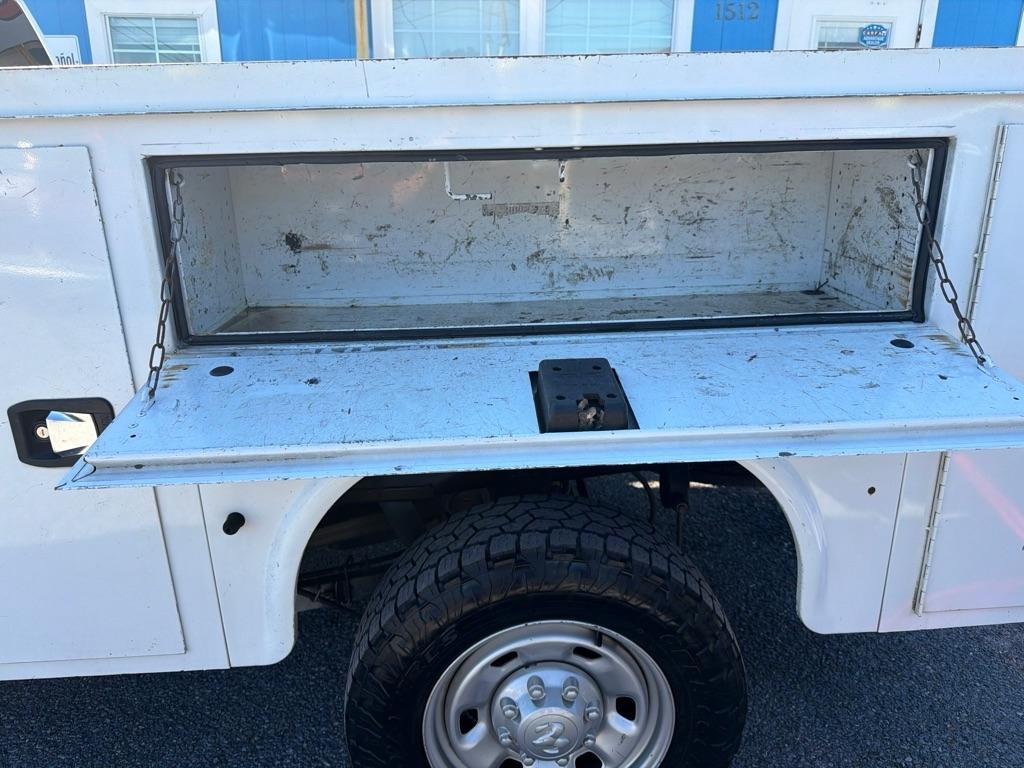 RAM 2500 Tradesman 4x4 Crew Cab 8' Box 2017