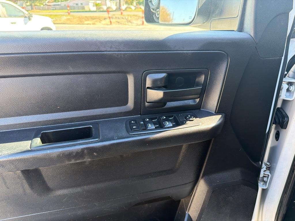 RAM 2500 Tradesman 4x4 Crew Cab 8' Box 2017
