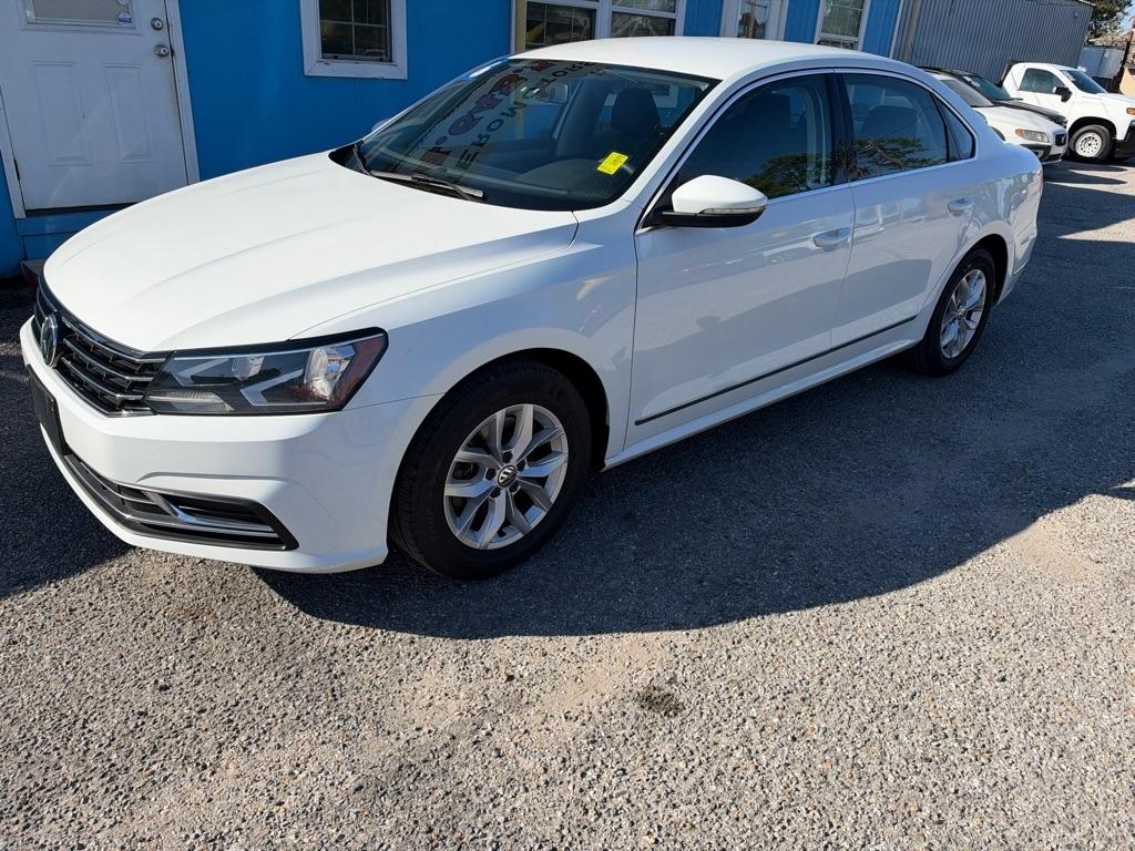 Volkswagen Passat 4dr Sdn 1.8T Auto S 2016