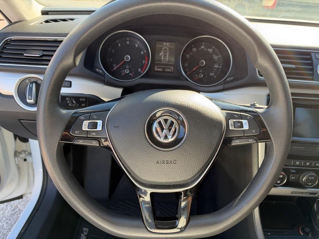 Volkswagen Passat 4dr Sdn 1.8T Auto S 2016