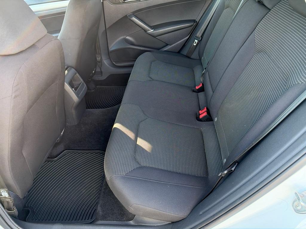 Volkswagen Passat 4dr Sdn 1.8T Auto S 2016