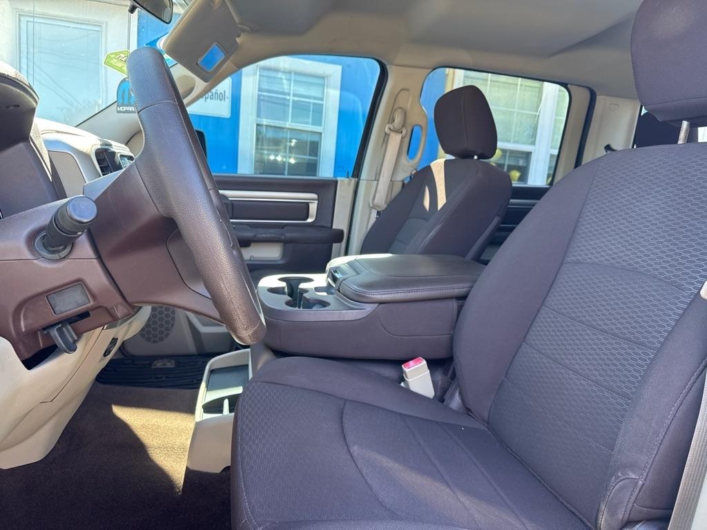 RAM 1500 2WD Crew Cab 140.5" SLT 2013