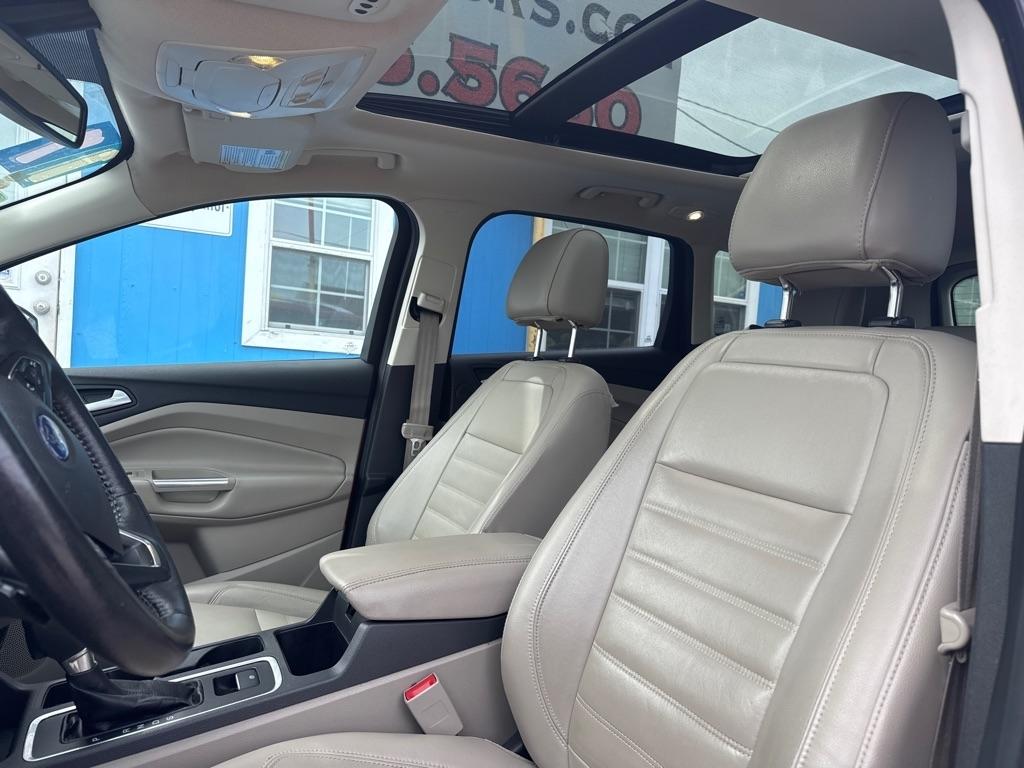 Ford Escape Titanium 4WD 2017