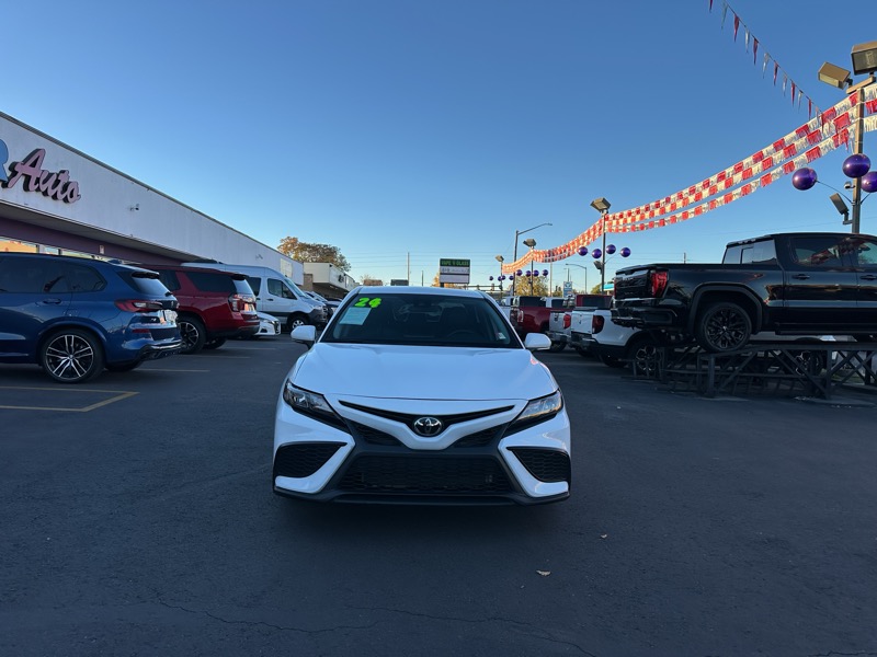 Toyota Camry SE Auto (Natl) 2024