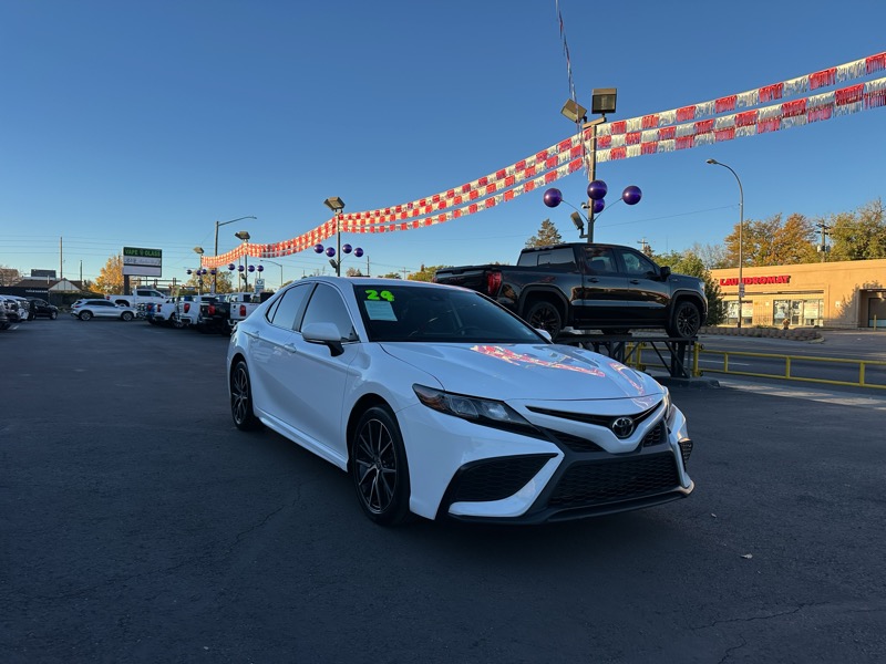 Toyota Camry SE Auto (Natl) 2024