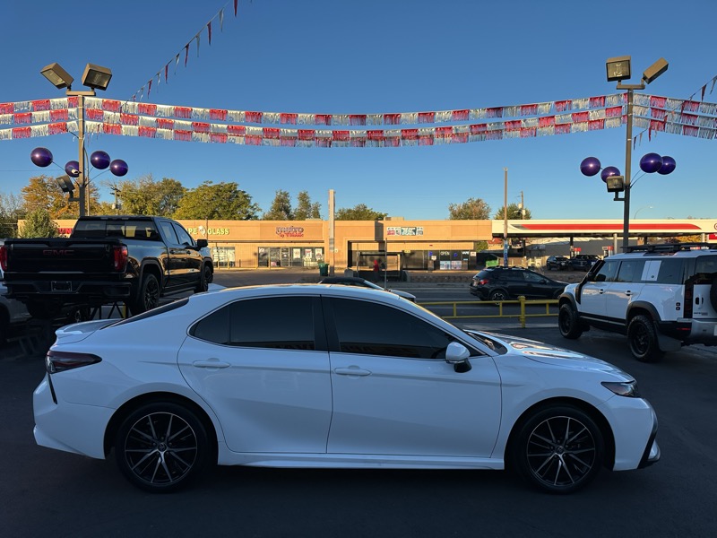 Toyota Camry SE Auto (Natl) 2024