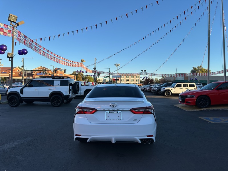 Toyota Camry SE Auto (Natl) 2024