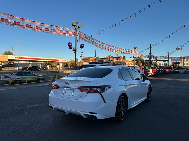 Toyota Camry SE Auto (Natl) 2024