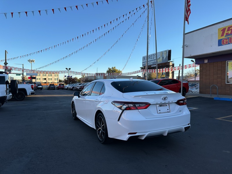 Toyota Camry SE Auto (Natl) 2024