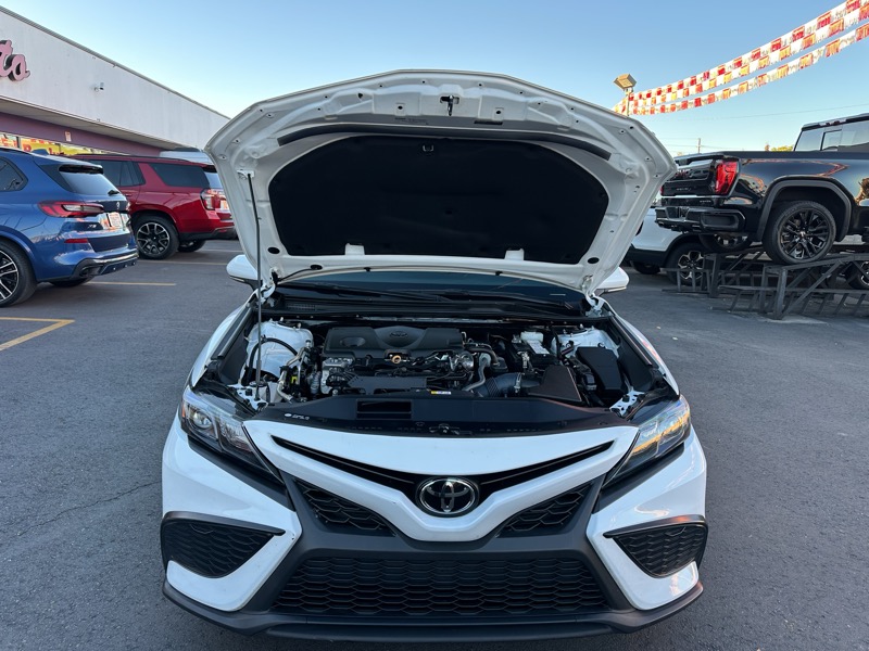 Toyota Camry SE Auto (Natl) 2024