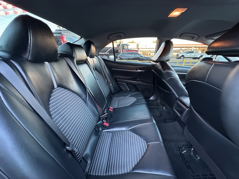 Toyota Camry SE Auto (Natl) 2024