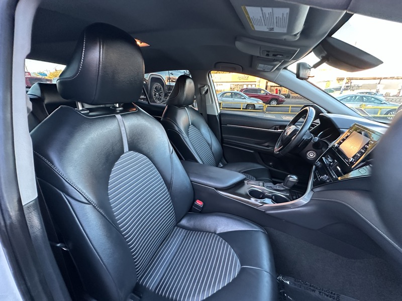 Toyota Camry SE Auto (Natl) 2024