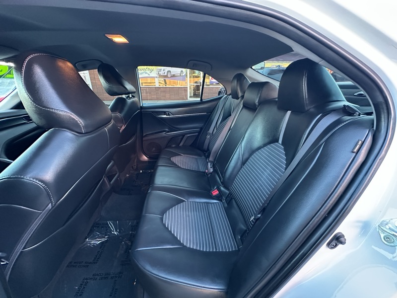 Toyota Camry SE Auto (Natl) 2024