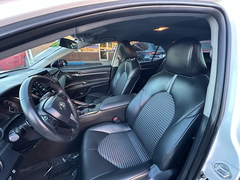 Toyota Camry SE Auto (Natl) 2024