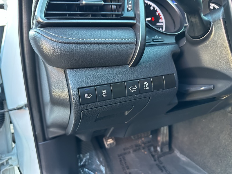 Toyota Camry SE Auto (Natl) 2024