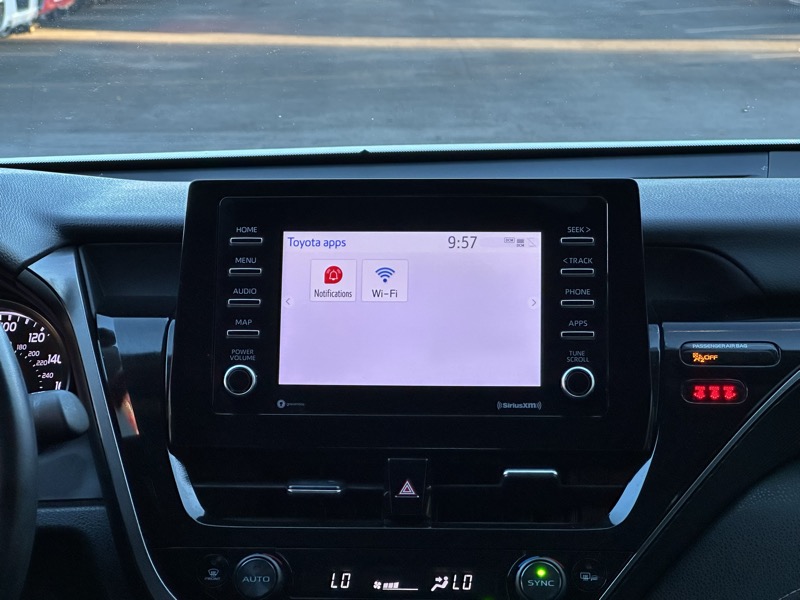 Toyota Camry SE Auto (Natl) 2024