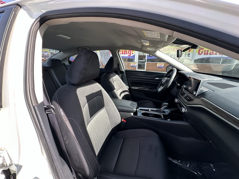 Nissan Altima 2.5 SV Sedan 2024