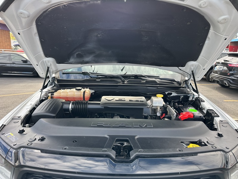 RAM 1500 Big Horn 4x4 Crew Cab 5'7" Box 2020