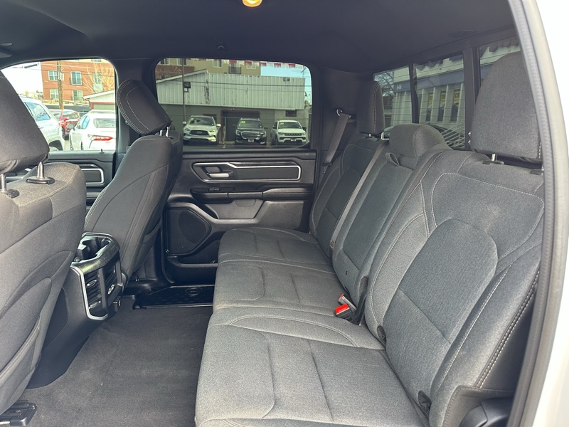 RAM 1500 Big Horn 4x4 Crew Cab 5'7" Box 2020