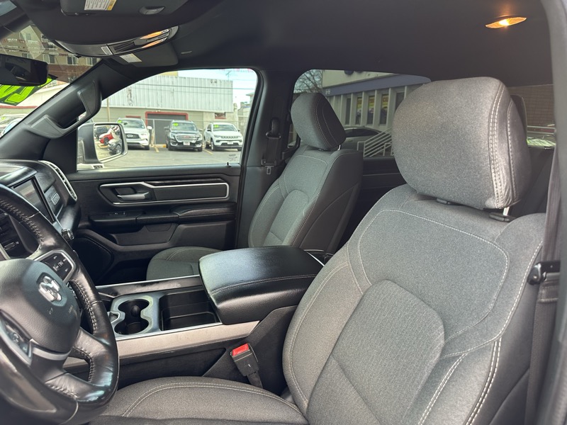 RAM 1500 Big Horn 4x4 Crew Cab 5'7" Box 2020