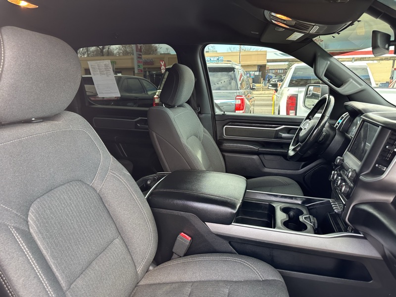 RAM 1500 Big Horn 4x4 Crew Cab 5'7" Box 2020