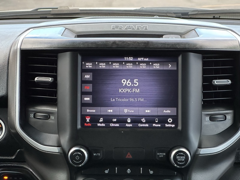 RAM 1500 Big Horn 4x4 Crew Cab 5'7" Box 2020