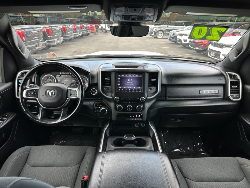 RAM 1500 Big Horn 4x4 Crew Cab 5'7" Box 2020