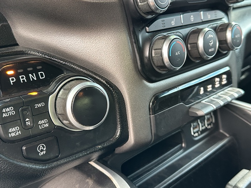 RAM 1500 Big Horn 4x4 Crew Cab 5'7" Box 2020