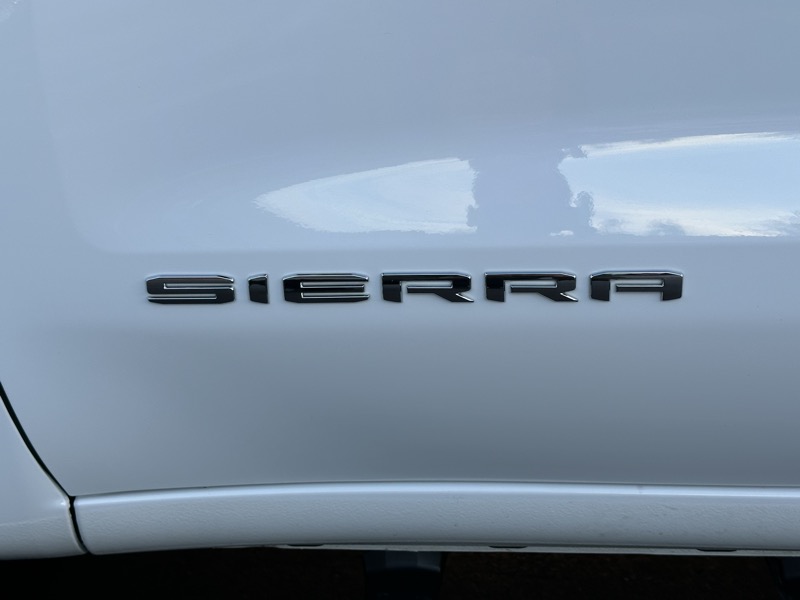 GMC Sierra 1500 4WD Reg Cab 126" Pro 2025