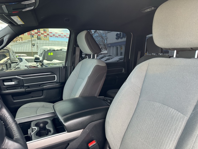 RAM 2500 Big Horn 4x4 Crew Cab 6'4" Box 2024