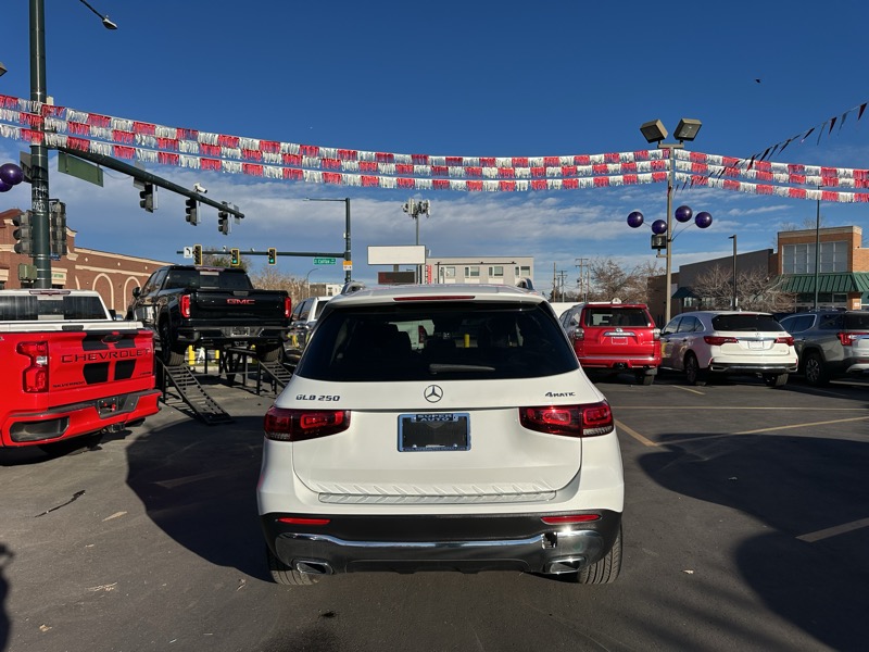 Mercedes-Benz GLB GLB 250 4MATIC SUV 2021