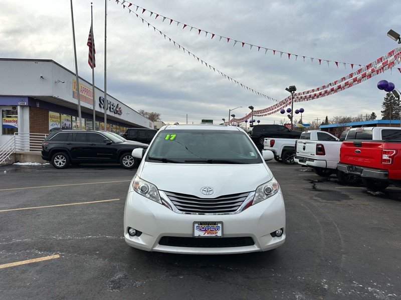 Toyota Sienna XLE Auto Access Seat FWD 7-Passenger (Natl) 2017