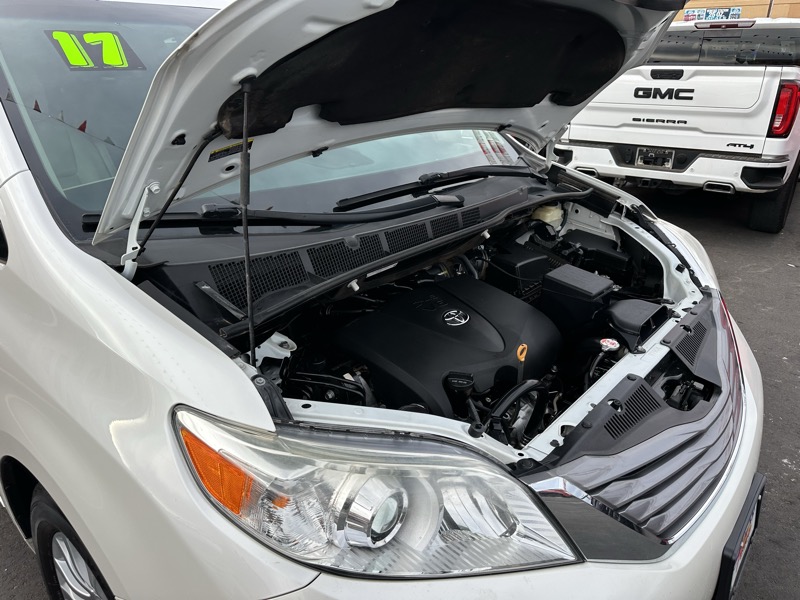 Toyota Sienna XLE Auto Access Seat FWD 7-Passenger (Natl) 2017