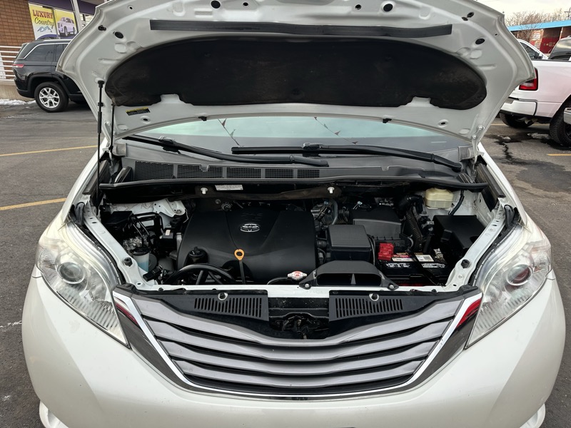 Toyota Sienna XLE Auto Access Seat FWD 7-Passenger (Natl) 2017