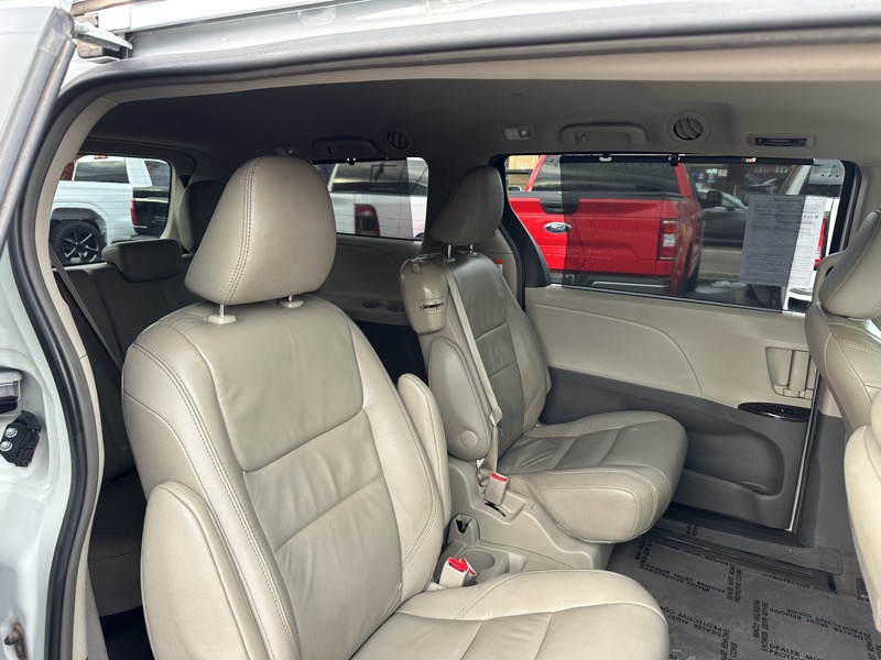 Toyota Sienna XLE Auto Access Seat FWD 7-Passenger (Natl) 2017