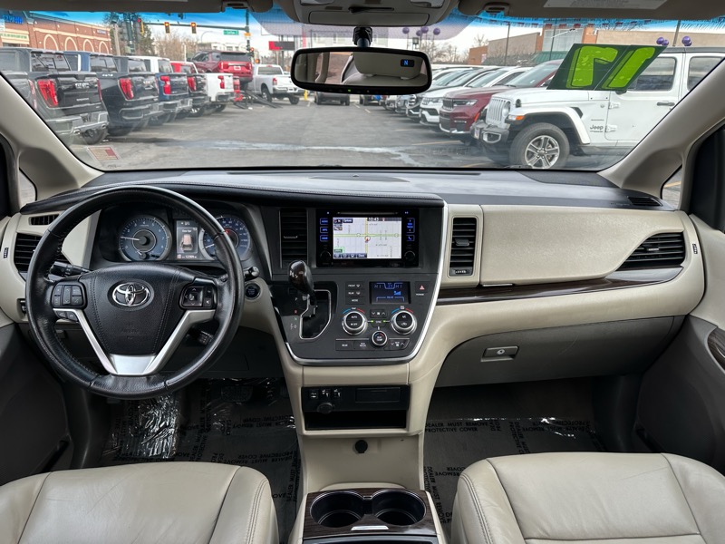 Toyota Sienna XLE Auto Access Seat FWD 7-Passenger (Natl) 2017