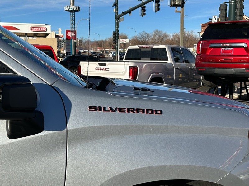 Chevrolet Silverado 1500 4WD Crew Cab 147" RST 2021