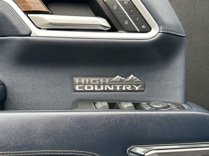 Chevrolet Silverado 1500 4WD Crew Cab 147" High Country 2022